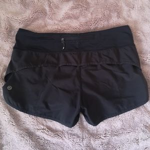 Lululemon Size 6 Lined Black Running Shorts